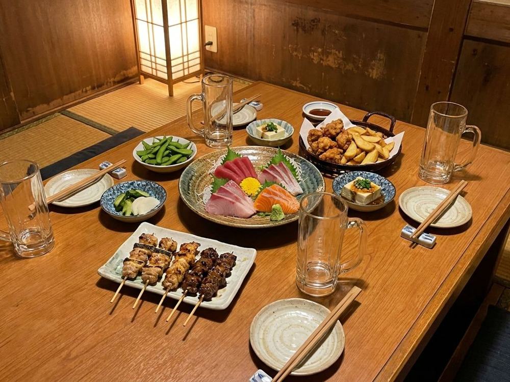 居酒屋の料理が並ぶテーブル